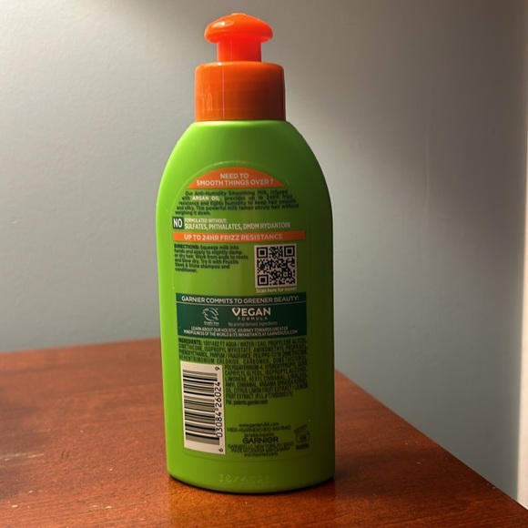 Garnier Fructis Anti-Humidity Smoothing Milk 5.1 oz (2 bottles) - Picture 2 of 2